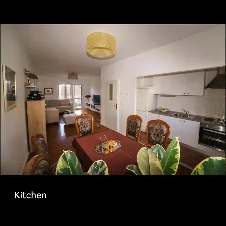 דירה Beach Central Apartment