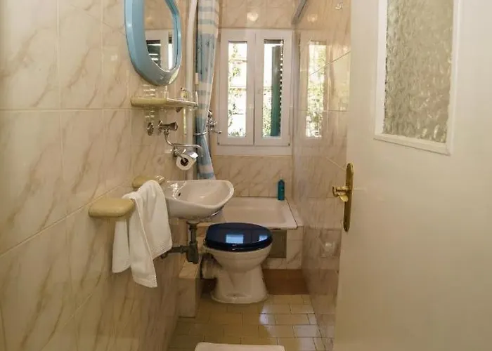 Beach Central Apartment דירה *