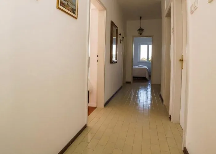 Beach Central Apartment