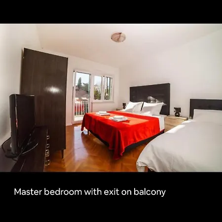 Beach Central Apartment *