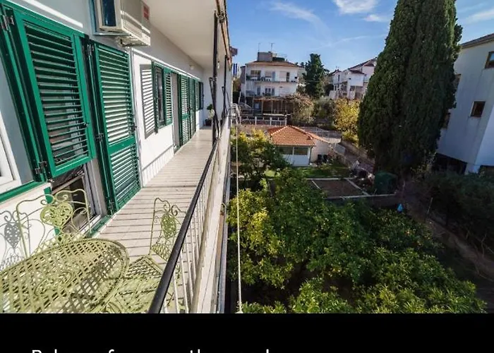 Beach Central Apartment