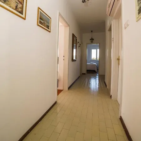 Beach Central Apartment